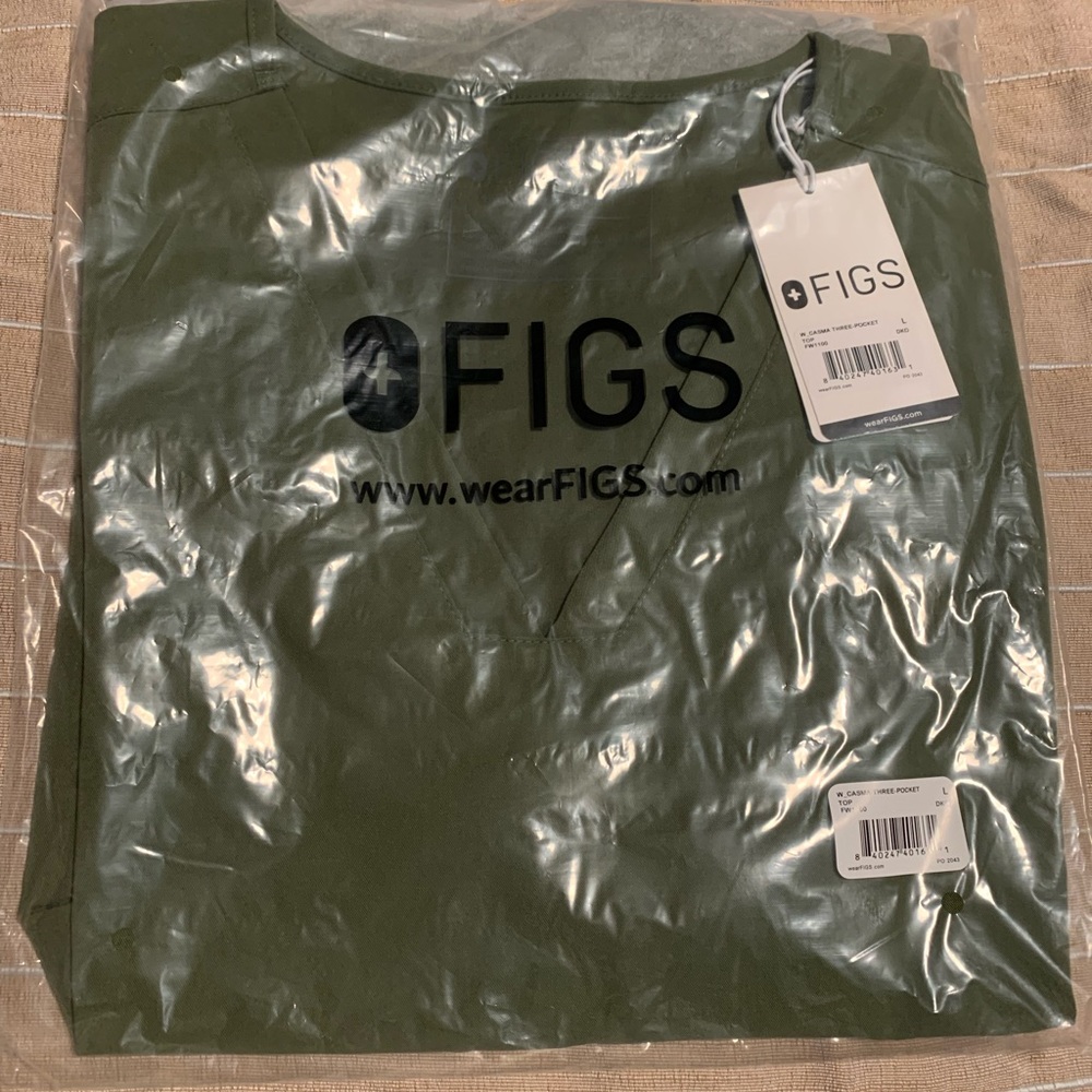 Figs olive green Casma three pocket top NWT